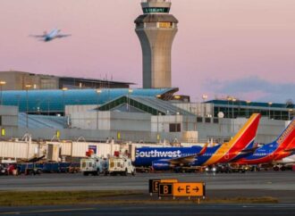 Usa, caos in 40 aeroporti per lo shutdown: oltre mille voli cancellati