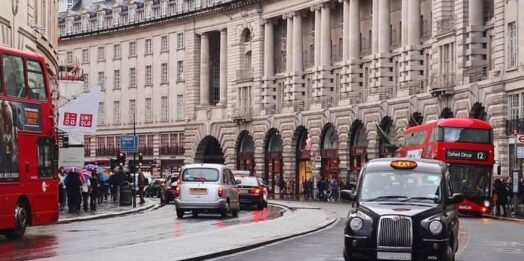 Regno Unito, economia in crescita e disoccupazione in calo, ma imprese frenano le assunzioni