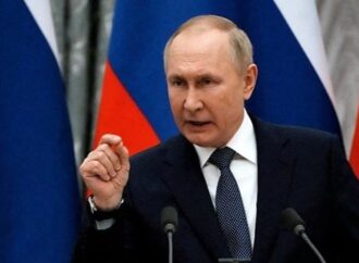 Russia, Putin: “L’Ucraina tenterà di usare un’arma nucleare”