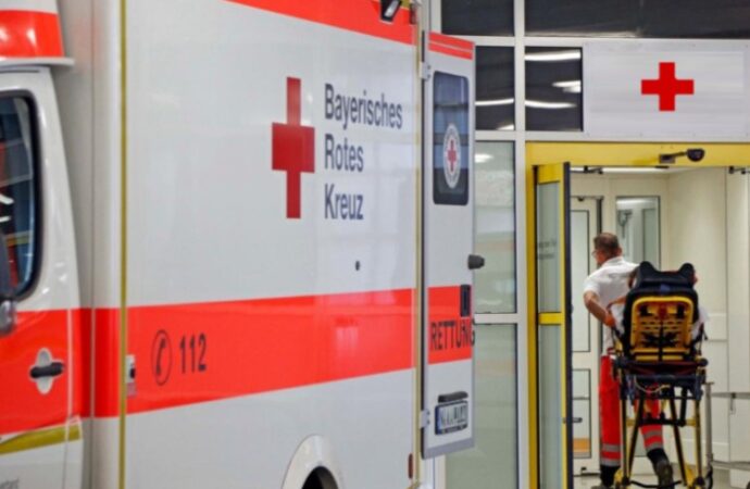 Amburgo, attacco con coltello in stazione: almeno 18 feriti