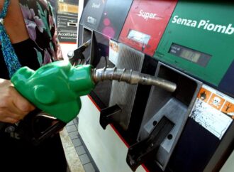 Italia, taglio delle accise ma prezzi benzina e diesel salgono ancora