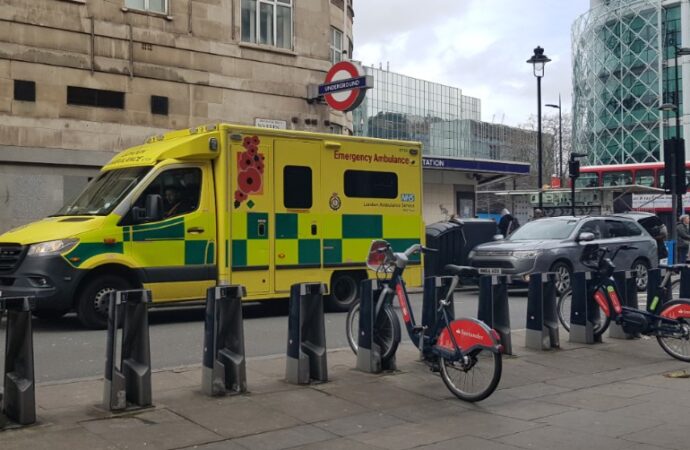 Inghilterra, ricoveri per influenza in aumento del 56 per cento rispetto al ’24