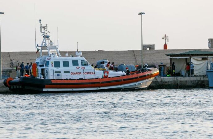 Lampedusa, Guardia costiera: soccorsi 91 migranti