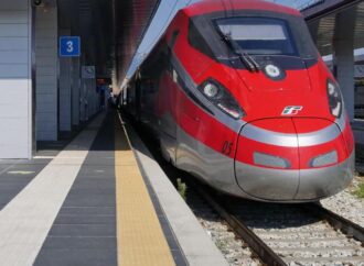 Sciopero generale, l’Italia si ferma: treni, aerei, anche la scuola