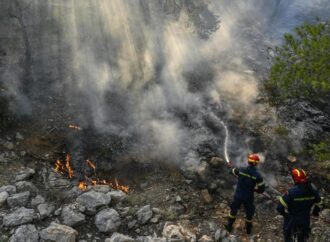 Grecia, maxi incendio a Creta evacuazioni di massa