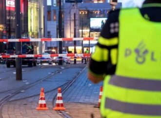Paesi Bassi, attacco con coltello ad Amsterdam: 5 feriti, arrestato l’aggressore