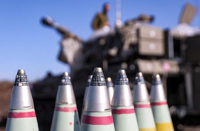 Raid israeliano a Gaza: uccisi padre, madre incinta e tre figli