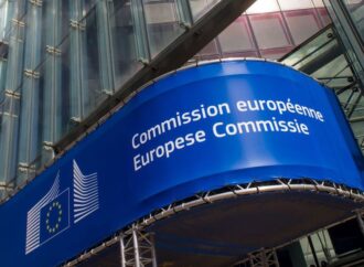 Commissione Ue, nuova indagine su X per contenuti di Grok