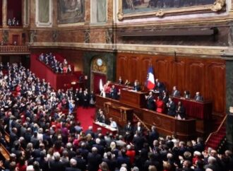 Francia, Legge di Bilancio: Appello alla responsabilità e tensioni in Parlamento