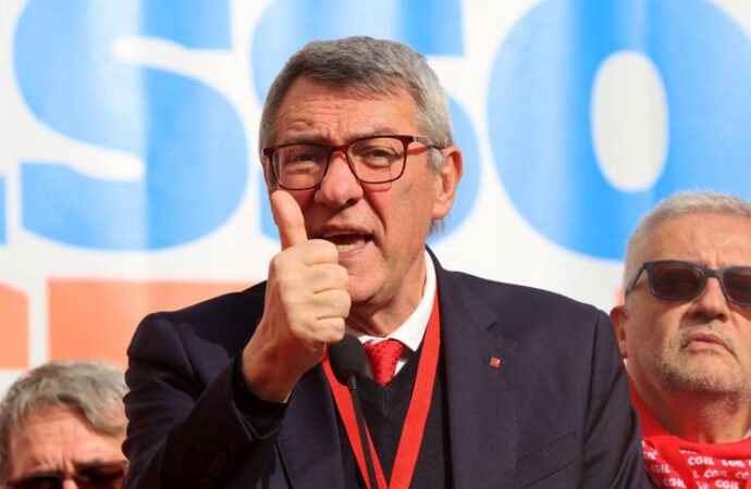 Cgil scende in piazza a Roma, Landini: “Sciopero generale il 20 novembre contro la Manovra”