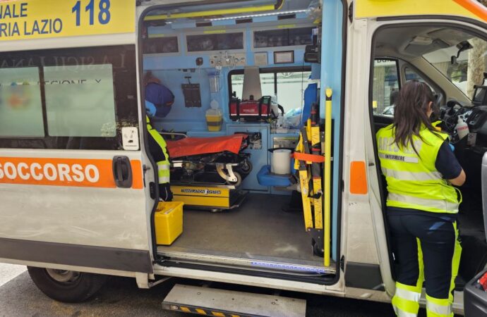 Roma, 19enne accoltellato davanti metro a Tuscolana: è grave