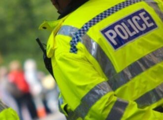 Londra, 14enne accoltellato a morte su bus: caccia al killer