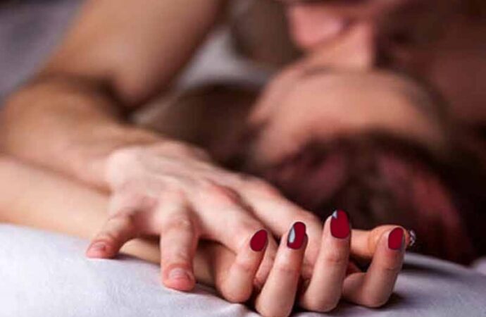 Sesso, dilaga sui social: alert sui rimedi ‘creativi’ per la contraccezione