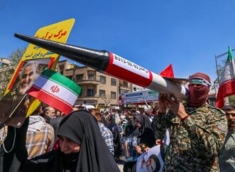 Iran-Usa, tregua a rischio. Raid in Iraq, risposte iraniane nel Golfo
