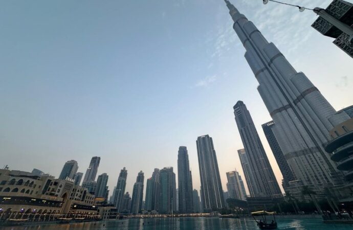 Italiani bloccati a Dubai e nel Golfo, cosa rischiano e cosa aspettarsi