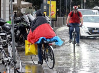 Maltempo, Natale sotto l’ombrello a Milano e in Lombardia