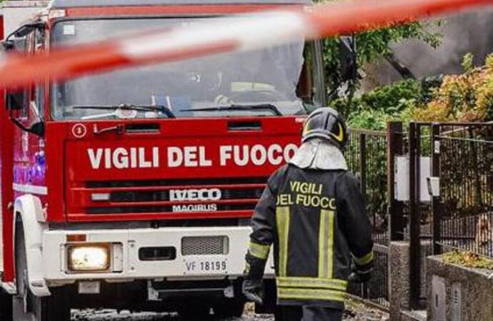 Cornaredo, (MI), incendio in casa: tre morti e tre vigili del fuoco feriti