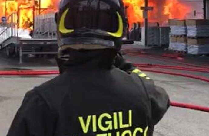 Vicenza, esplosione in azienda di pile a Trissino. Comune: “State a casa”