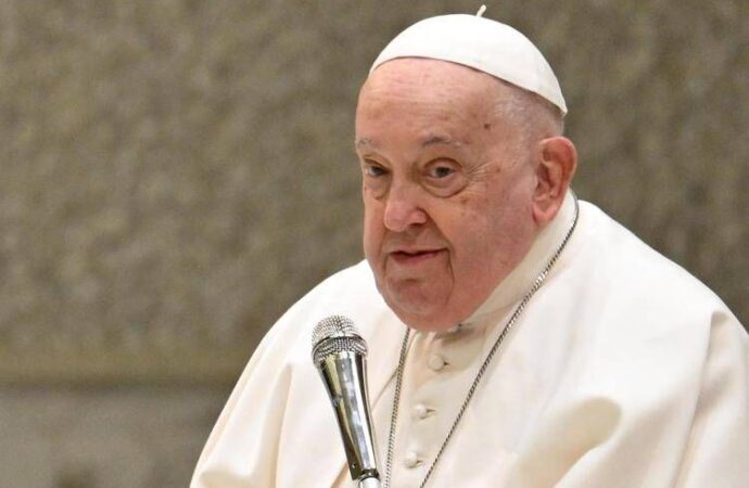 Papa ha la bronchite: udienze a Santa Marta, dove vive Bergoglio