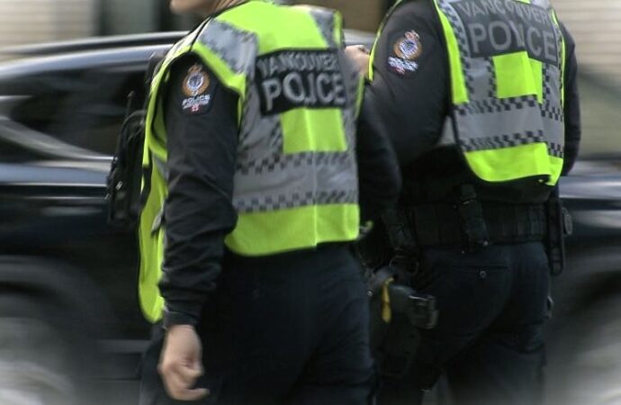 Vancouver: un’auto travolge la folla e domani si vota in Canada