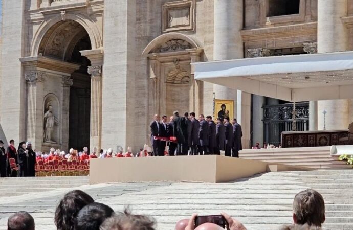 Tra pace e muri abbattuti: l’eredità di Papa Francesco