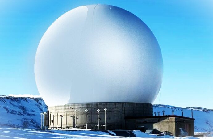 Base spaziale Usa in Groenlandia, licenziato il capo dopo visita Vance