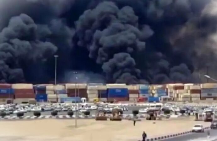 Iran, esplosione al porto di Bandar Abbas: 18 morti e 800 feriti
