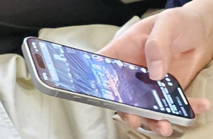 Studio: l’alert, usare i social deprime i teenager