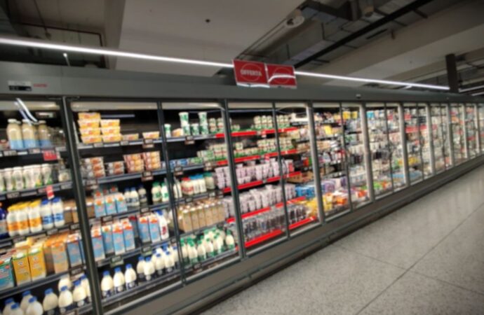 Blackout Spagna, boom ricerche online: quanto resiste cibo in frigo?