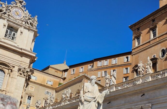 Da Giovanni Paolo II a Leone XIV, la Chiesa universale