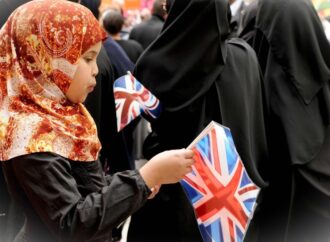 Musulmani britannici: più giovani e più colti, ma le sfide continuano
