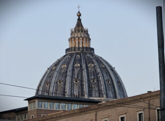 Vaticano, Fumata bianca annuncia il nuovo Papa