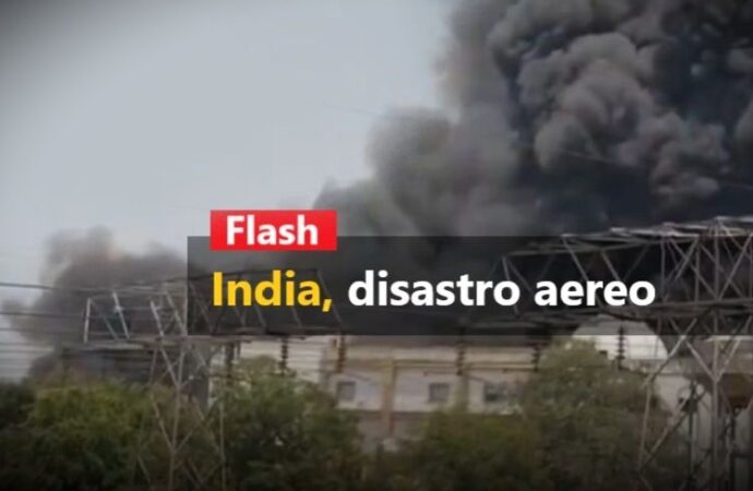 India, volo per Londra si schianta dopo il decollo, 242  persone a bordo