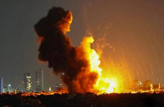 Israele colpiti siti nucleari e vertici militari iraniani. Khamenei promette vendetta