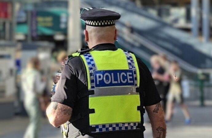 Londra: inchiesta su polizia per controlli insufficienti su nuovi agenti