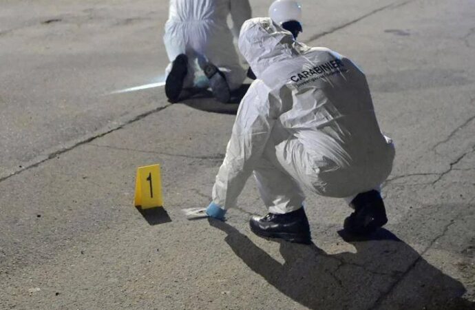 Roma, Cinecittà est spari via Leonardi un ferito