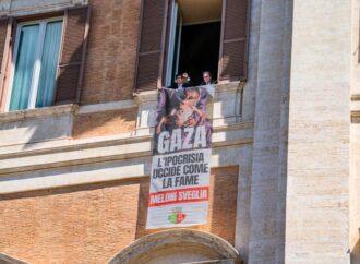 Gaza, flash mob Avs a Montecitorio: “Ipocrisia uccide come la fame”