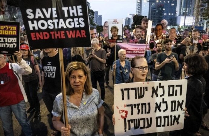 Israele, manifestanti chiedono la fine della guerra a Gaza