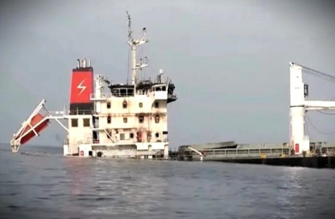 Mar Rosso, recuperate 10 persone dopo attacco Houthi a nave Eternity C