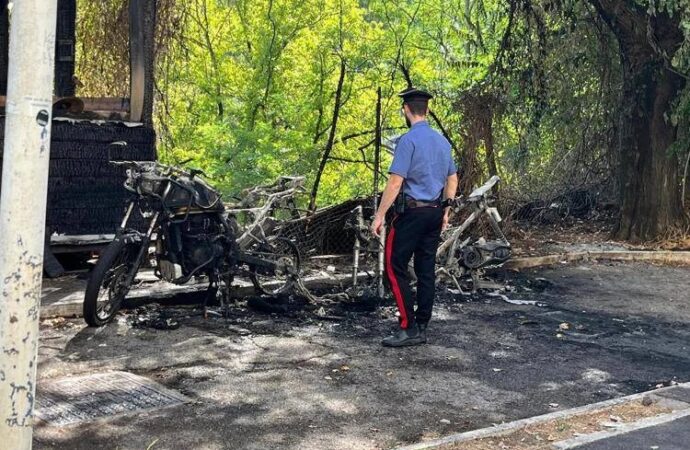 Roma, bruciato un altro chiosco: lo ‘Sponda Montesacro’