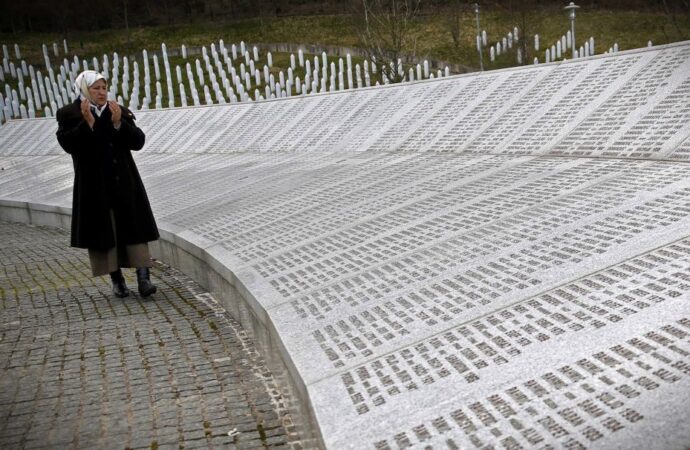Parigi, Père-Lachaise, monumento alle vittime di Srebrenica