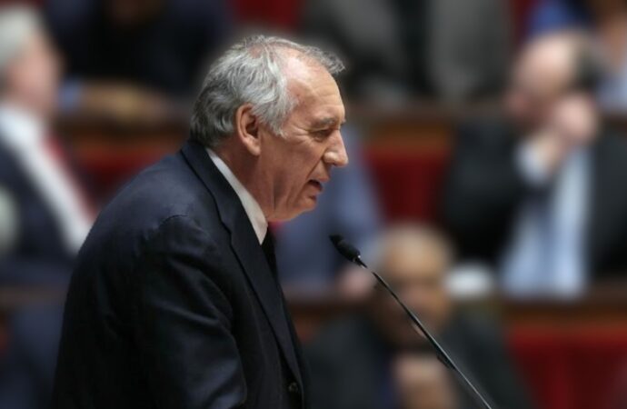 Francia, Bayrou: Eliseo vuole ricostruire relazioni equilibrate con Algeri