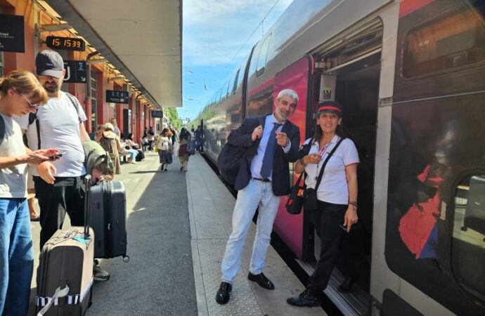 Francia: ferrovie, chiedere il titolo di genere è discriminatorio