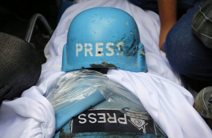 Gaza, la strage di giornalisti: Idf uccide 20 persone tra cui 5 reporter