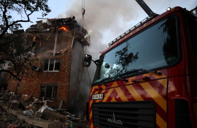 Kiev, massiccio raid russo notturno: 14 morti e decine di feriti