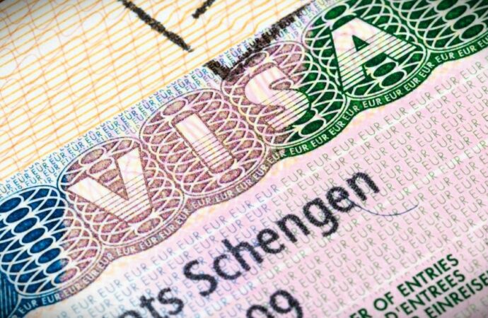 Ue, frontiere: addio timbro sul passaporto da aprile 2026