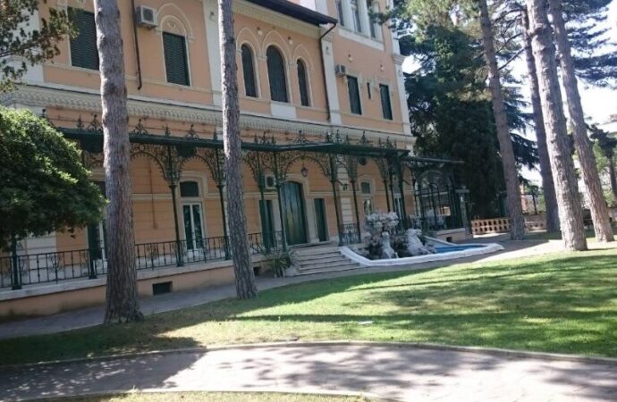 Media, Ambasciata libica a Roma, bloccati i conti. Stipendi fermi