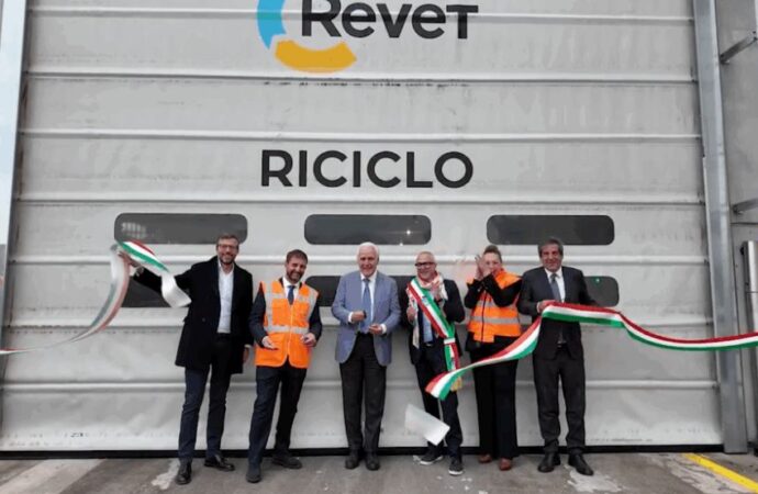 Ambiente, Pontedera: Revet avvia seconda linea produzione impianto riciclo plastiche post-consumo