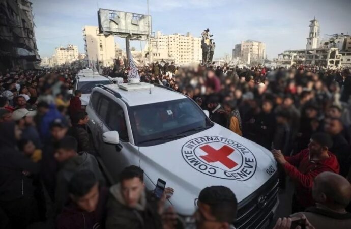 Gaza: rilasciati i primi 7 ostaggi israeliani. Prosegue lo scambio con detenuti palestinesi