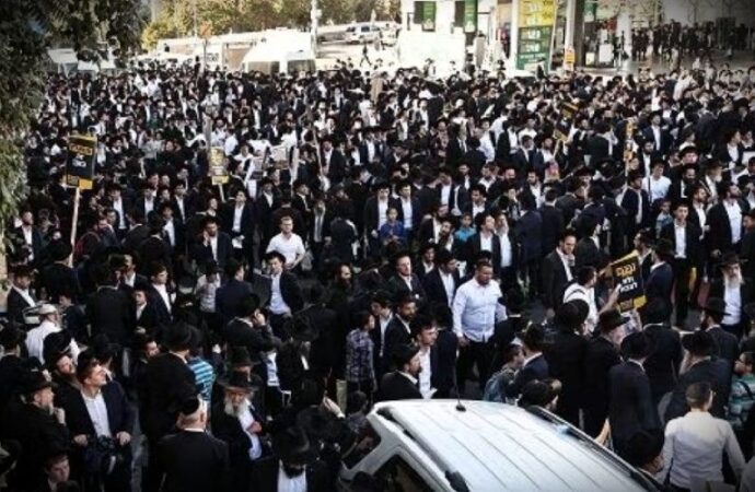 Gerusalemme invasa degli ultraortodossi, protesta contro leva obbligatoria